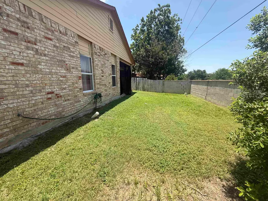 1718 Denmark Ln, Laredo, TX 78045-1111 - #2