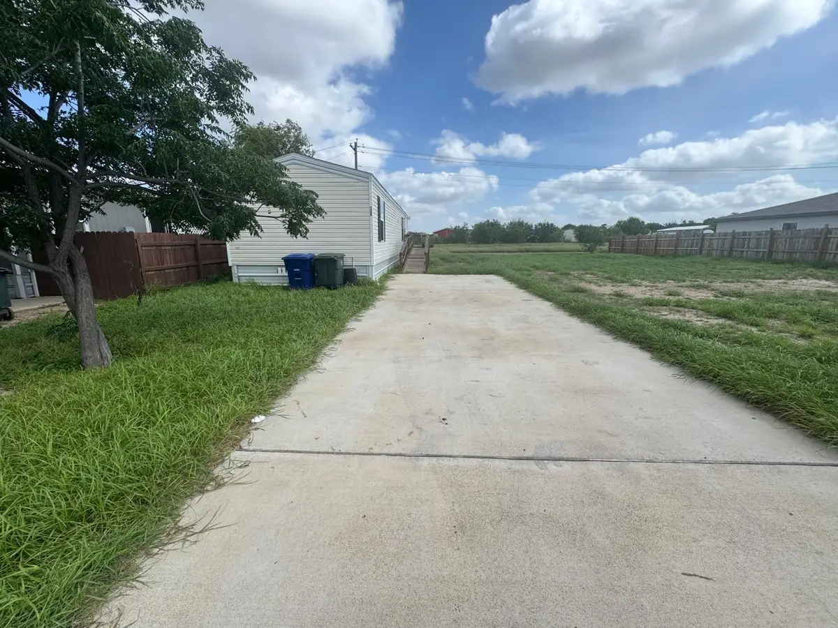 708 BIGLEAF DR., Laredo, TX 78046 - #1