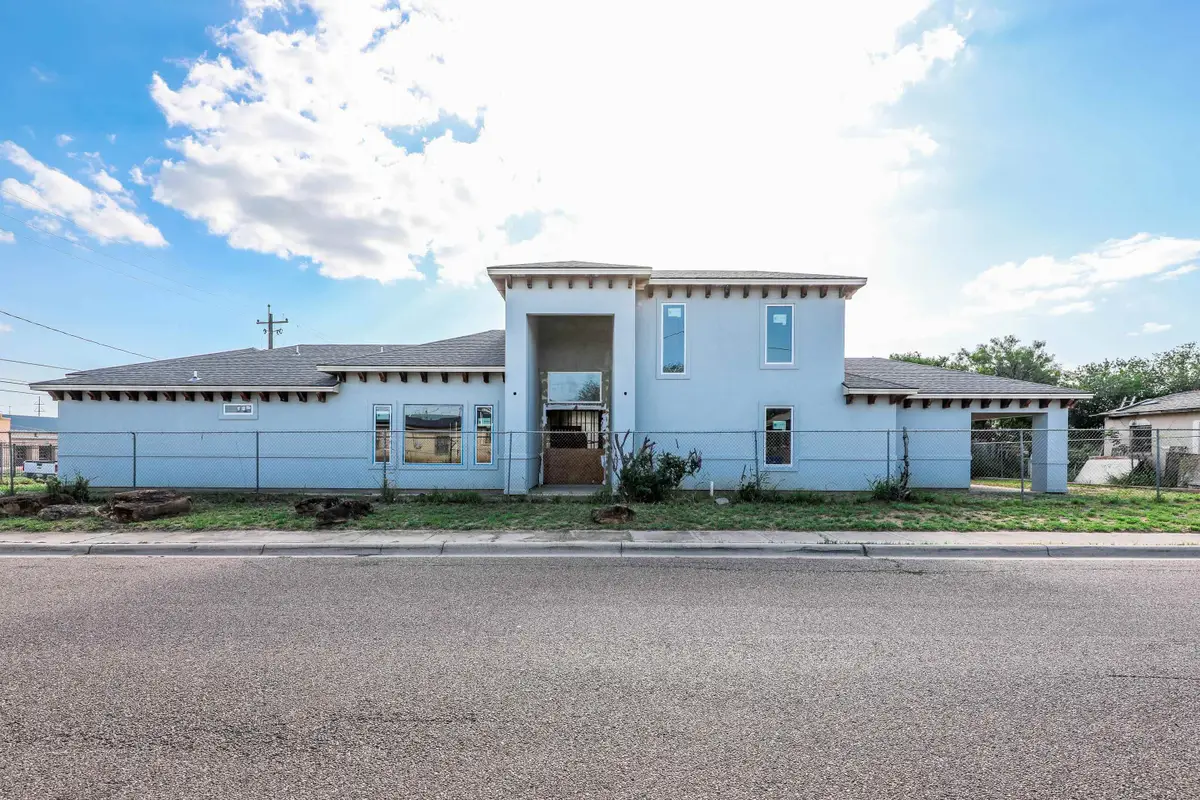 220 Ash St, Laredo, TX 78040 - #1