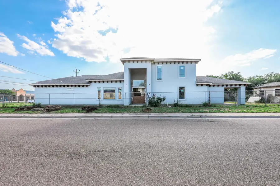 220 Ash St, Laredo, TX 78040 - #2