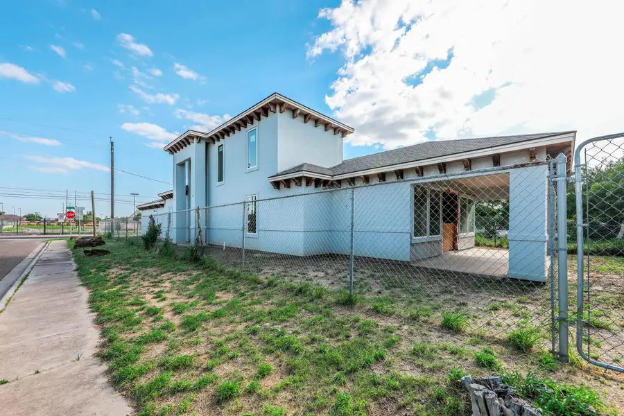 220 Ash St, Laredo, TX 78040 - #3
