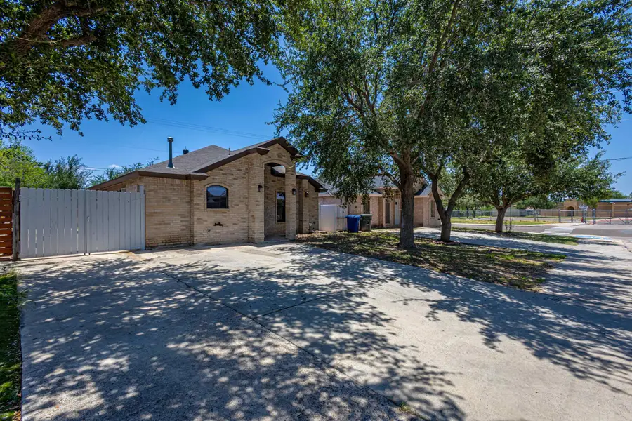 703 Snake Dr, Laredo, TX 78045 - #2