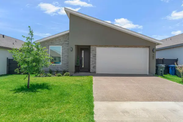107 Canyon Lake Dr., Laredo, TX 78045