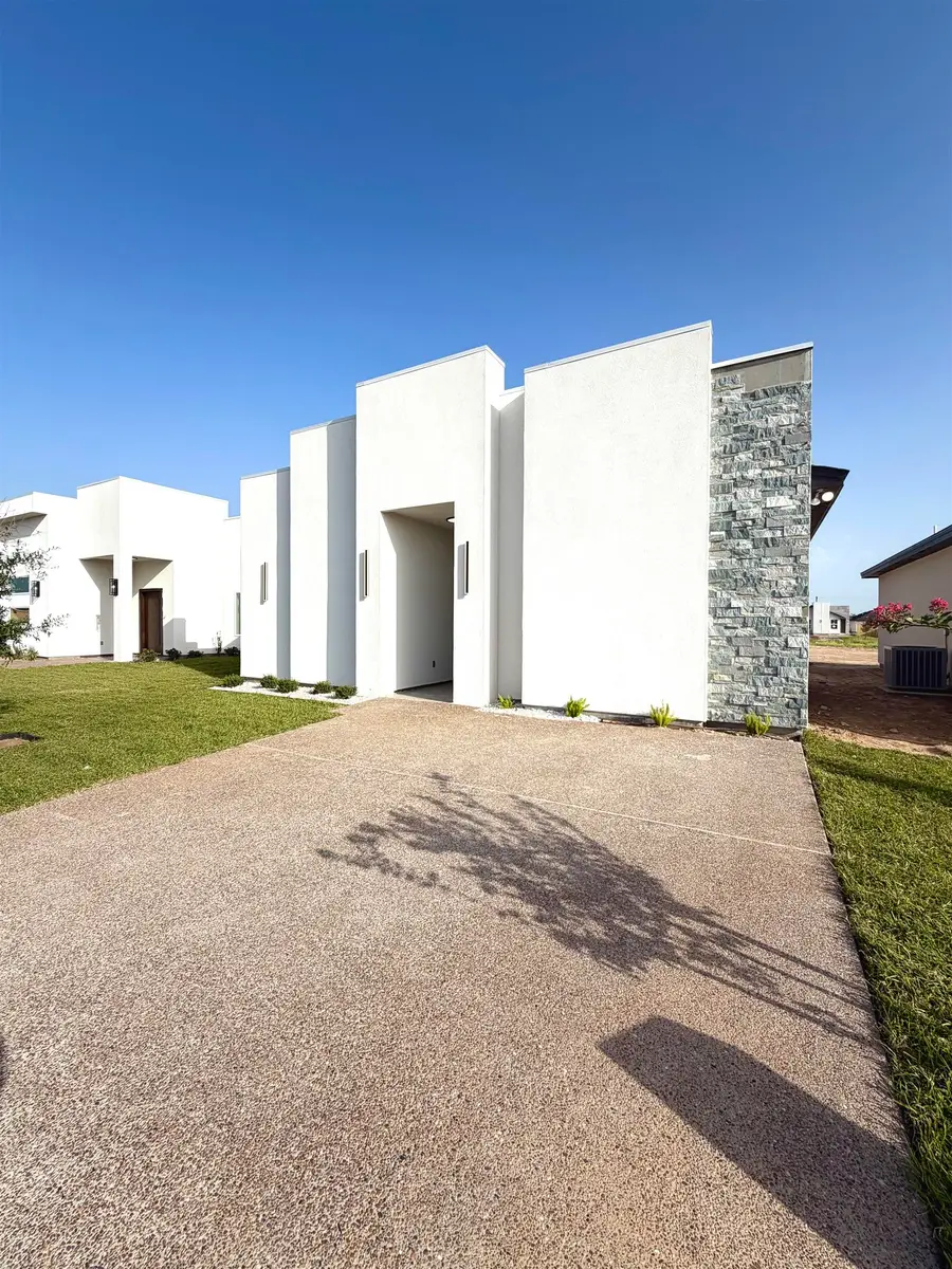 1611 Secretaria Ln., Laredo, TX 78046 - #3