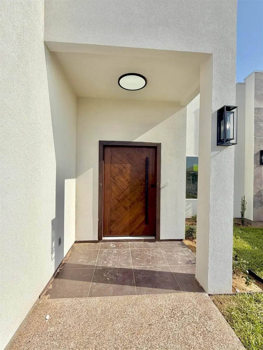 1613 Secretaria Ln., Laredo, TX 78046 - #3
