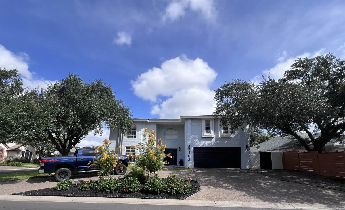 402 St Thomas Dr, Laredo, TX 78045-0000 - #1