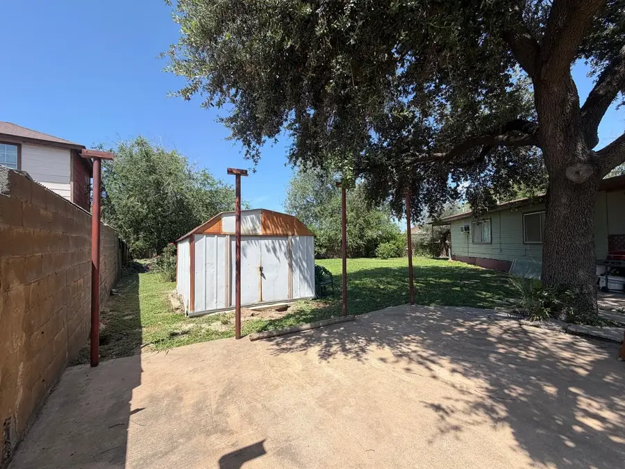 207 Devon W Pl, Laredo, TX 78045 - #3