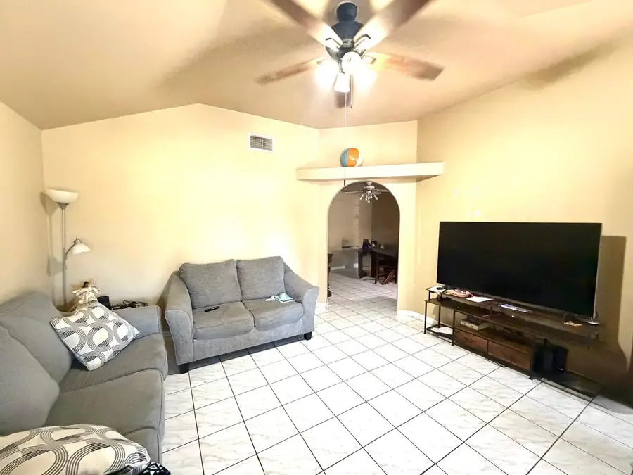 3611 Cancun Lp, Laredo, TX 78046 - #3