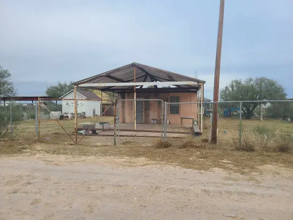302 Camino Bolivar, laredo, TX 78045