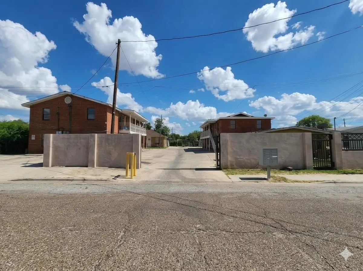 2407 Pierce St, Laredo, TX 78041 - #1
