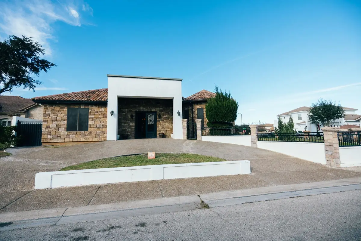 302 Lake Clark Ct, Laredo, TX 78041 - #1