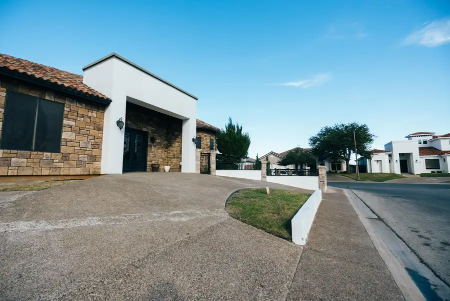302 Lake Clark Ct, Laredo, TX 78041 - #3