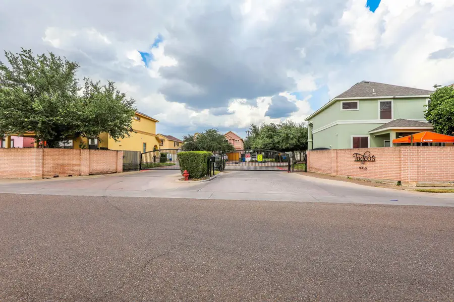 9310 Albany Dr, Laredo, TX 78045 - #2