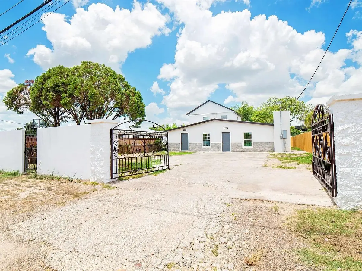 2218 Burnside St, Laredo, TX 78040 - #1