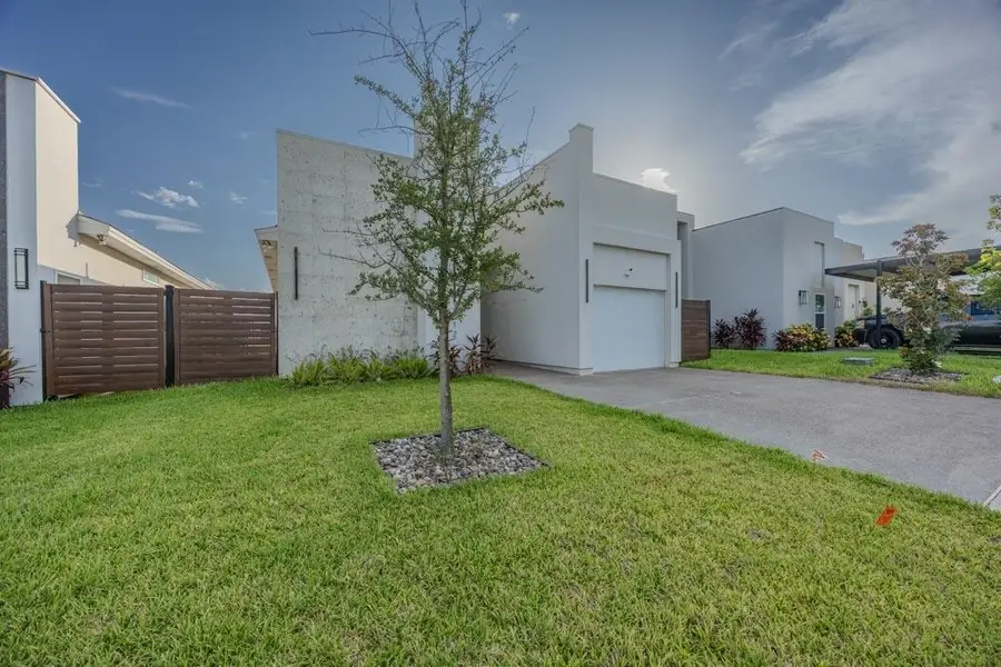 3912 Texas Dr., Laredo, TX 78046 - #2