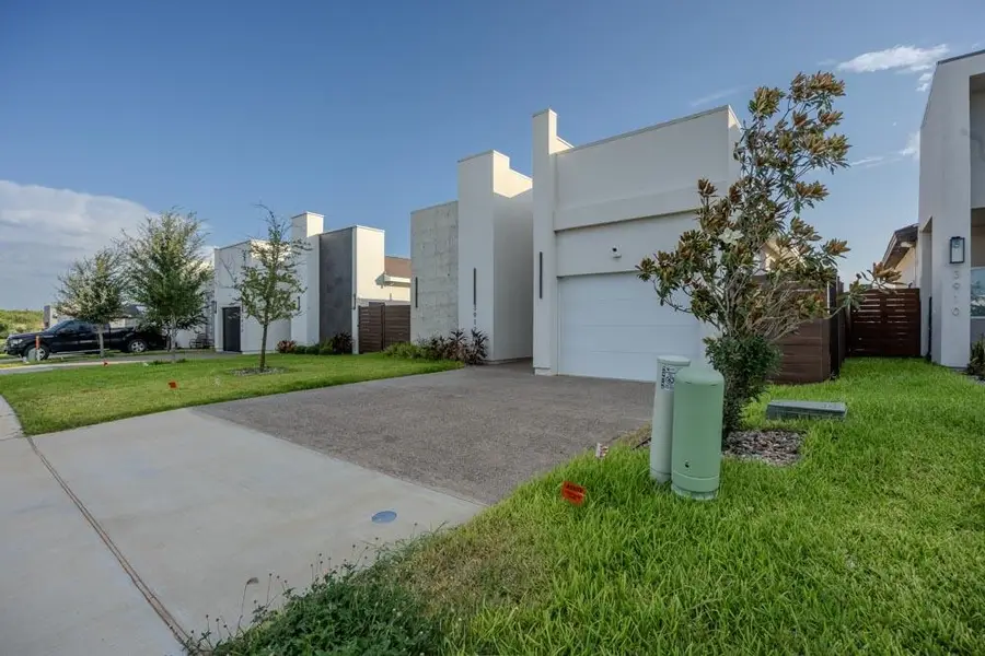 3912 Texas Dr., Laredo, TX 78046 - #3