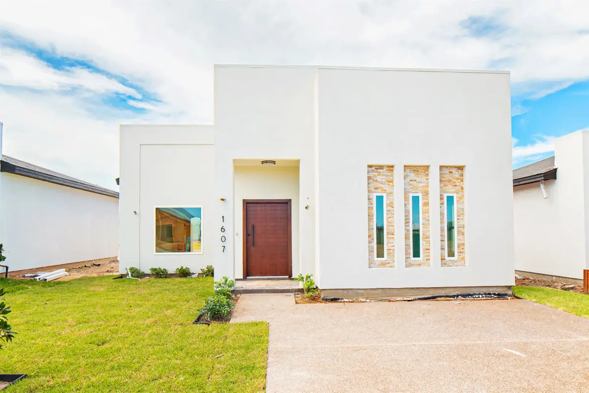 1607 Secretaria Ln., Laredo, TX 78046 - #1
