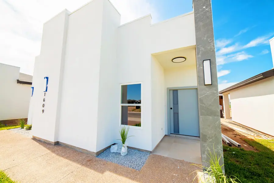 1609 Secretaria Ln., Laredo, TX 78046 - #2