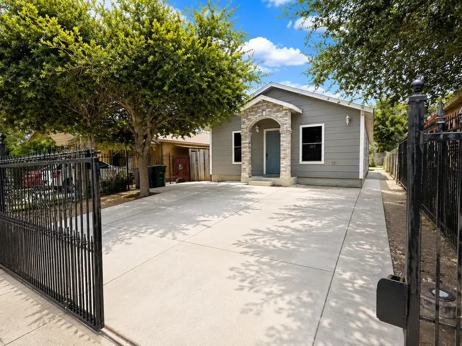 351 Redfish Dr, Laredo, TX 78043 - #2