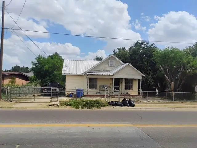413 Corpus Christi St, Laredo, TX 78040 - #1