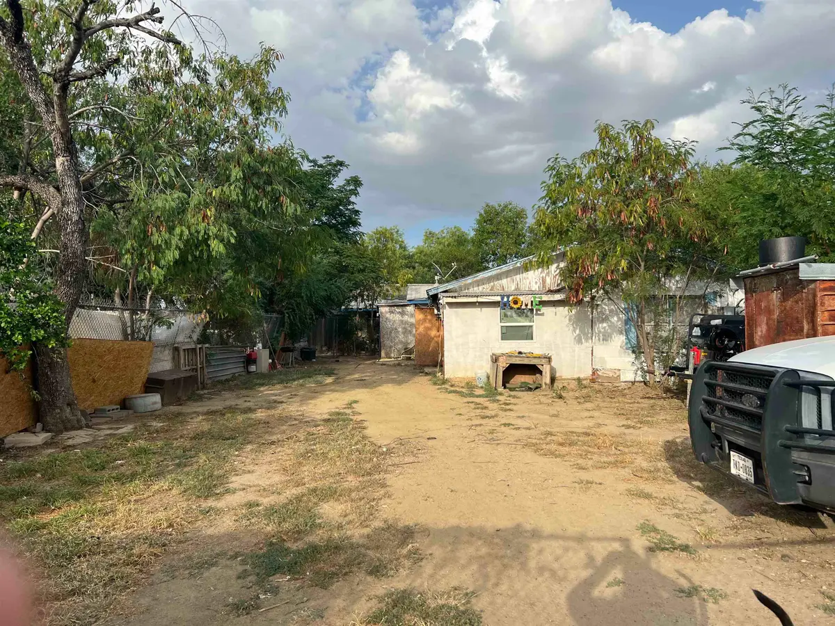 2715 Cedar Ave, Laredo, TX 78040-0000 - #1