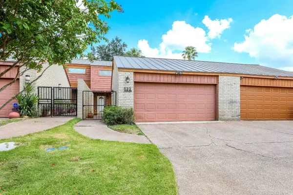 132 Martingale Ln, Laredo, TX 78041-2231
