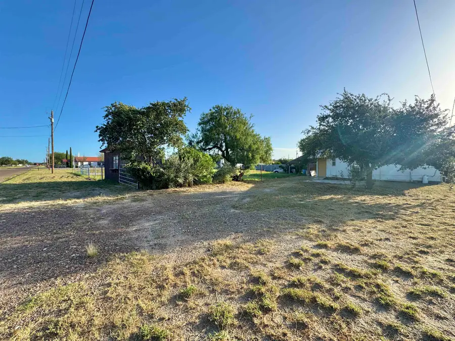2206 Hidalgo Blvd., Zapata, TX 78076 - #2