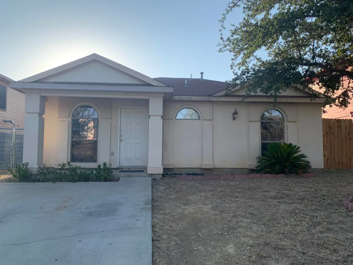 2615 Bandera Dr, Laredo, TX 78045 - #1