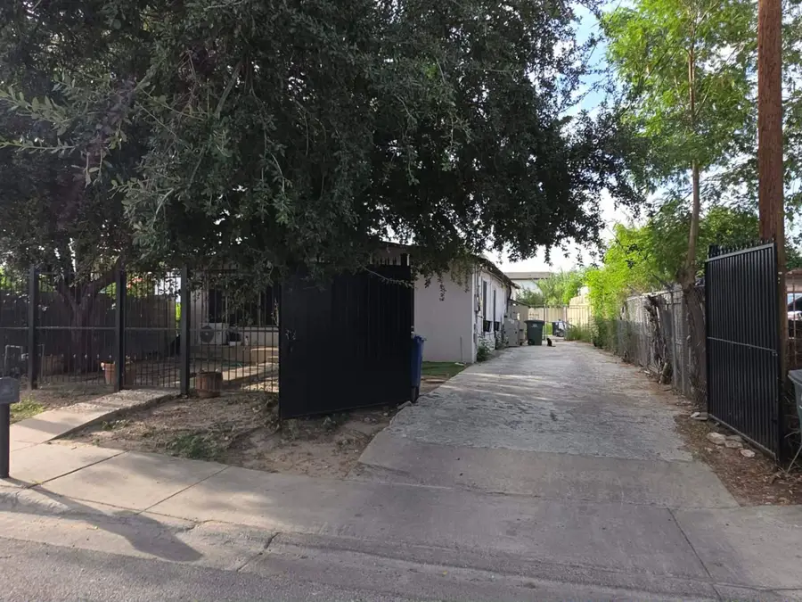 1516 Burnside St, Laredo, TX 78040-1266 - #2
