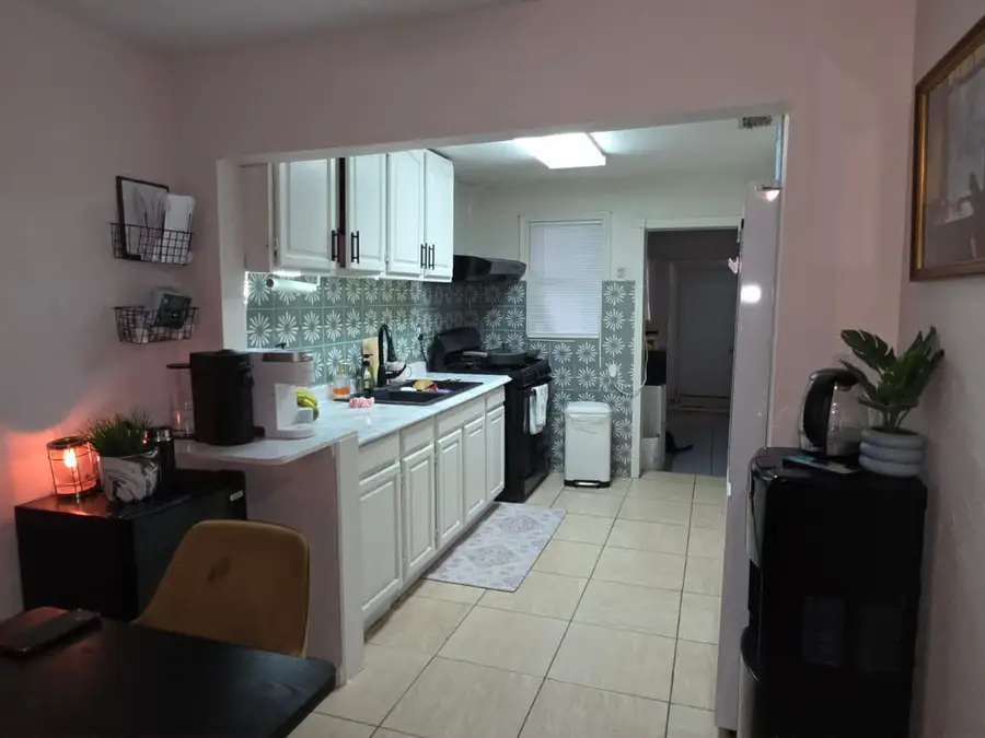 1516 Burnside St, Laredo, TX 78040-1266 - #3