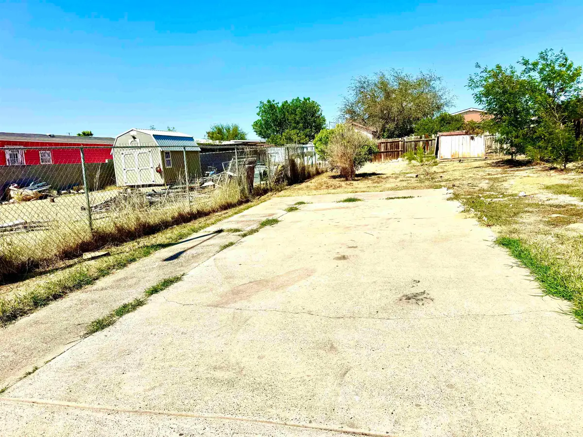 3914 Sitting Bull Ln, Laredo, TX 78043-4236 - #1