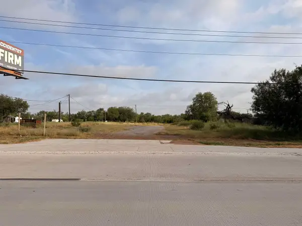 179 N IH-35, Cotulla, TX 78014