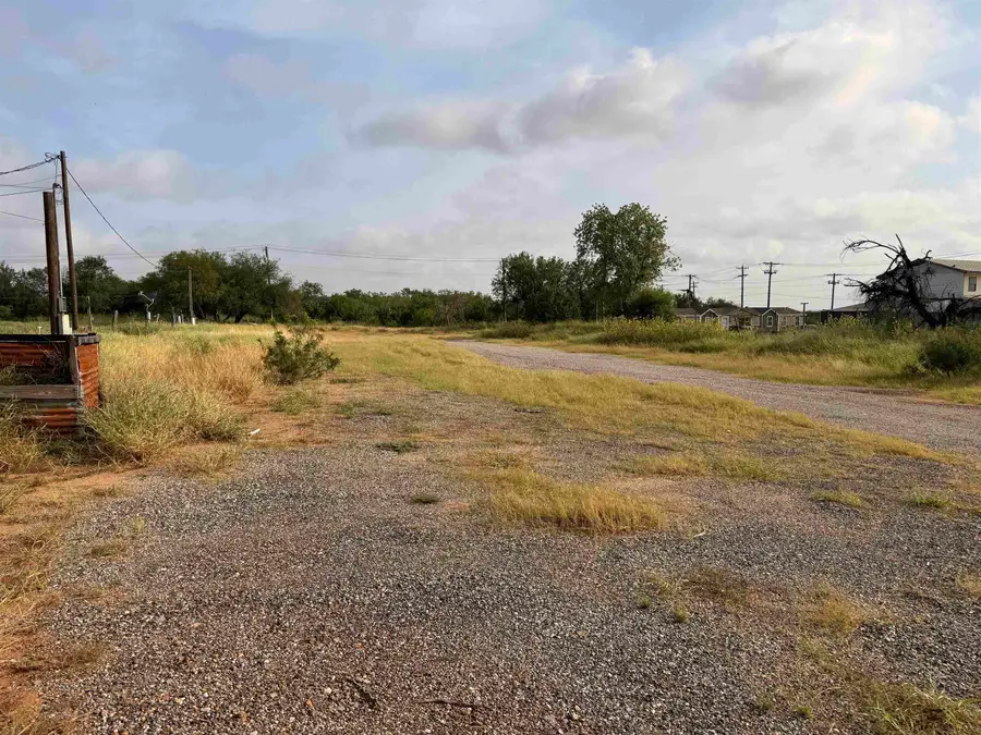 179 N IH-35, Cotulla, TX 78014 - #3