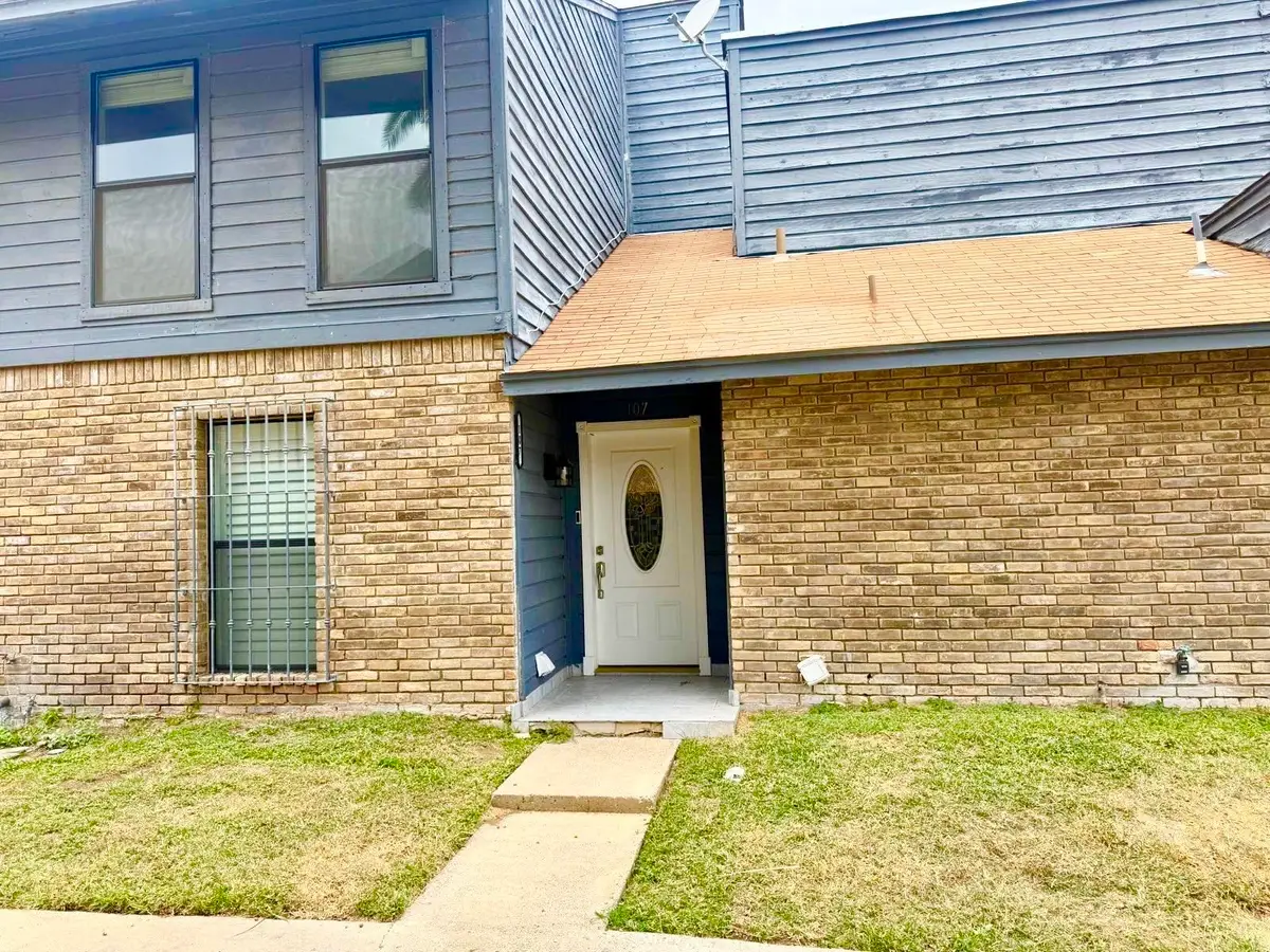 201 E Del Mar Blvd, Laredo, TX 78045 - #1