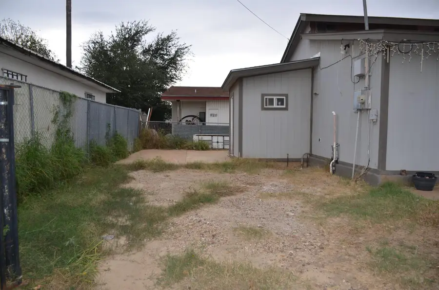 1220 N Diaz Ave, Laredo, TX 78043 - #2