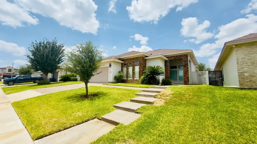 208 Bur Oak Dr, Laredo, TX 78045 - #2