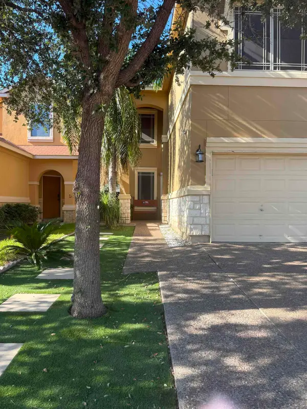 9310 Albany Dr, Laredo, TX 78045