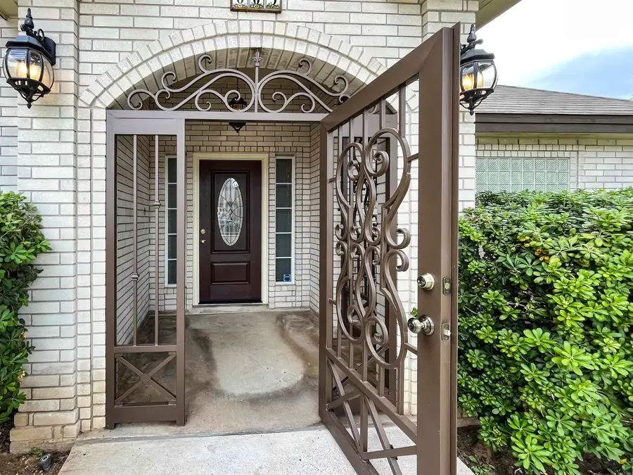 809 Preston Ln, Laredo, TX 78045 - #2