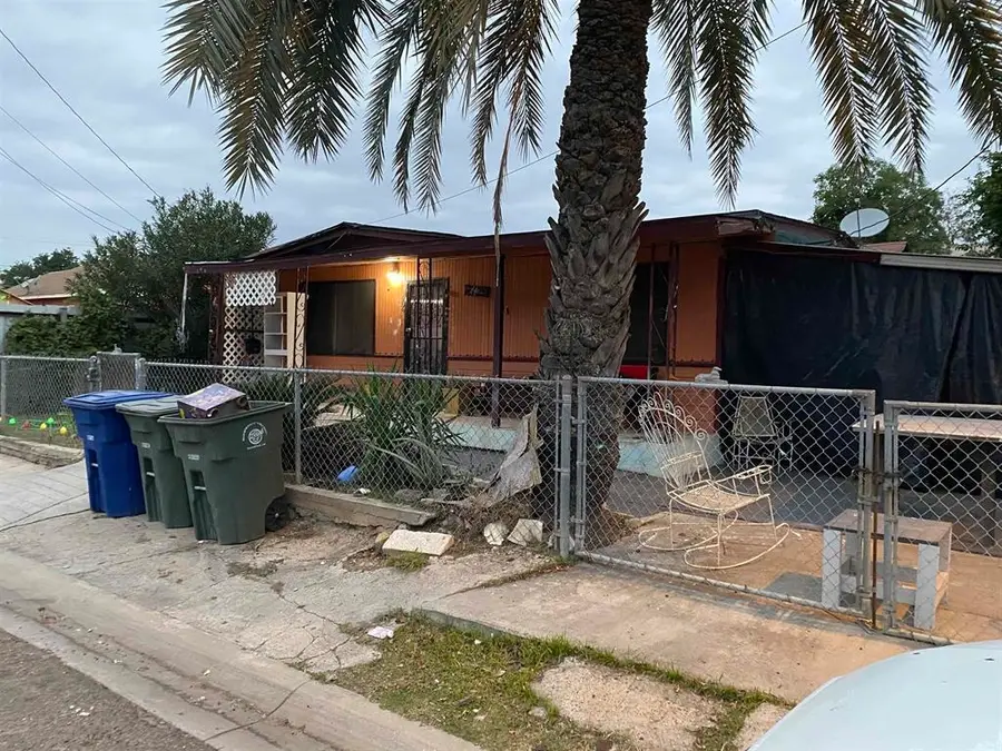 1404 Sherman St, Laredo, TX 78040 - #2