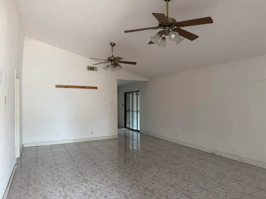 2401 E Plum St, Laredo, TX 78043 - #2