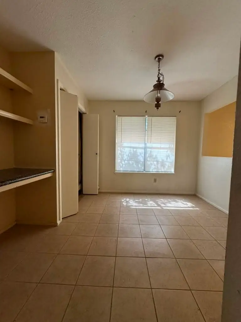 5302 Springfield Ave, Laredo, TX 78041 - #3