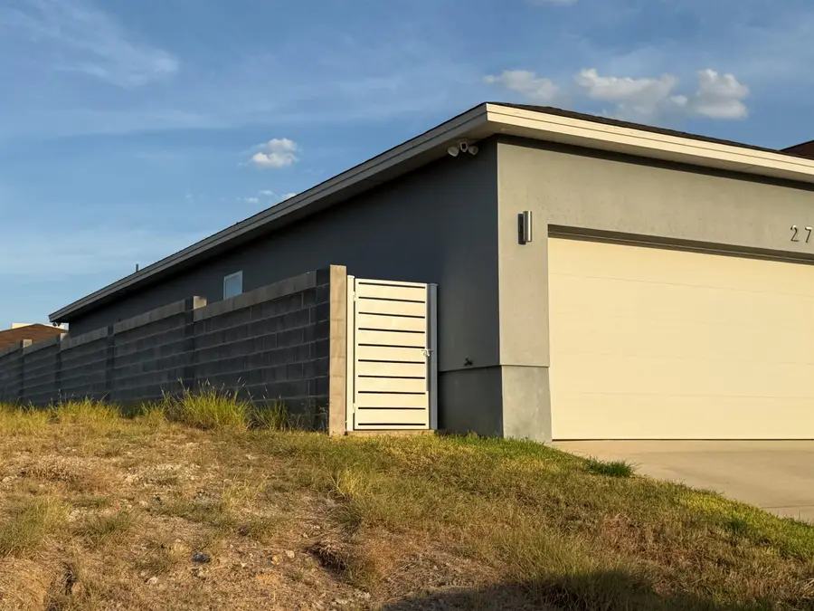 2711 Corsican Ln., Laredo, TX 78046 - #3