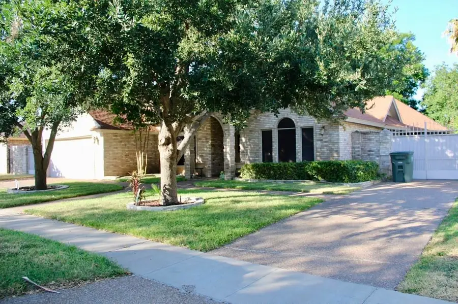 1013 King Ln, Laredo, TX 78045 - #2