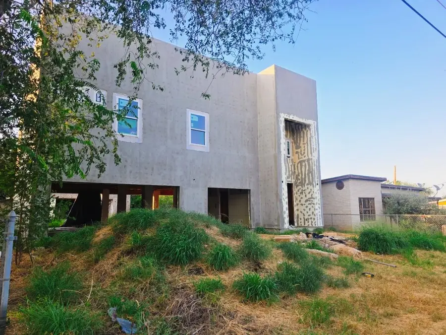 2414 E Frost St, Laredo, TX 78043 - #3