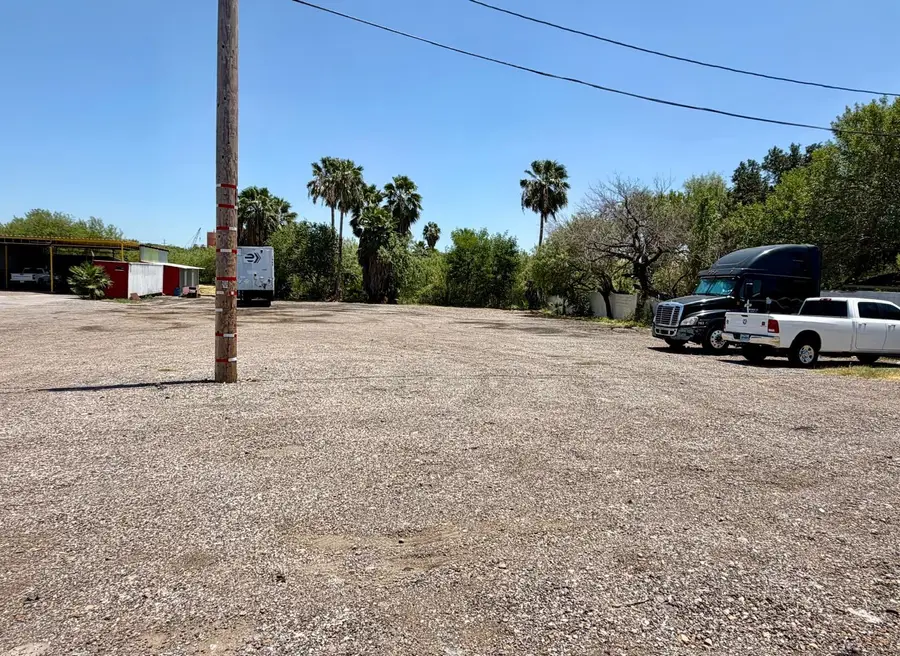 8207 San Lorenzo Dr, Laredo, TX 78045 - #3