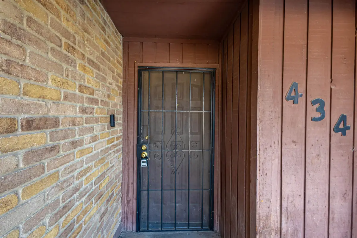 100 E Aurora St, Laredo, TX 78041 - #1