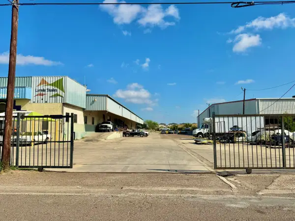 8370 San Gabriel Dr, Laredo, TX 78041
