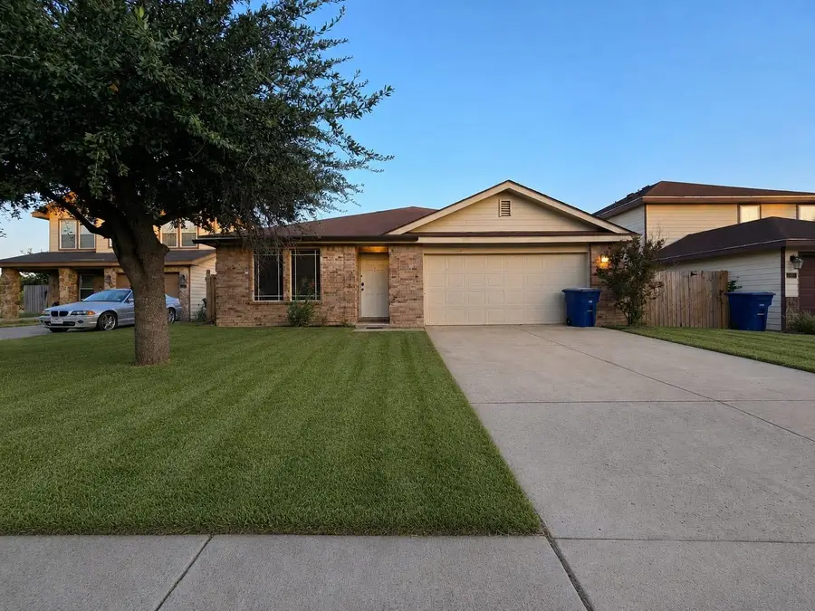 1823 Mustang Island Dr, Laredo, TX 78045 - #2