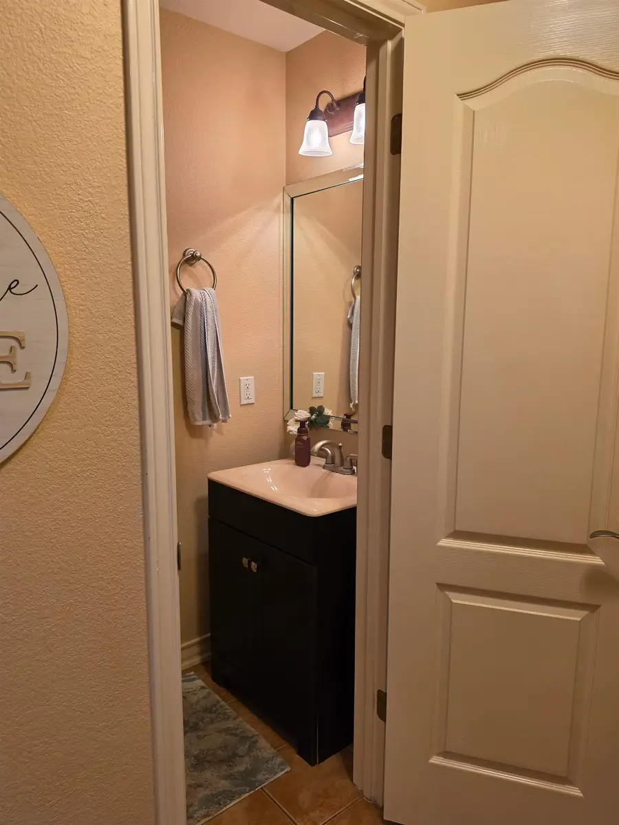 3810 Sandcliff Dr, Laredo, TX 78045 - #2