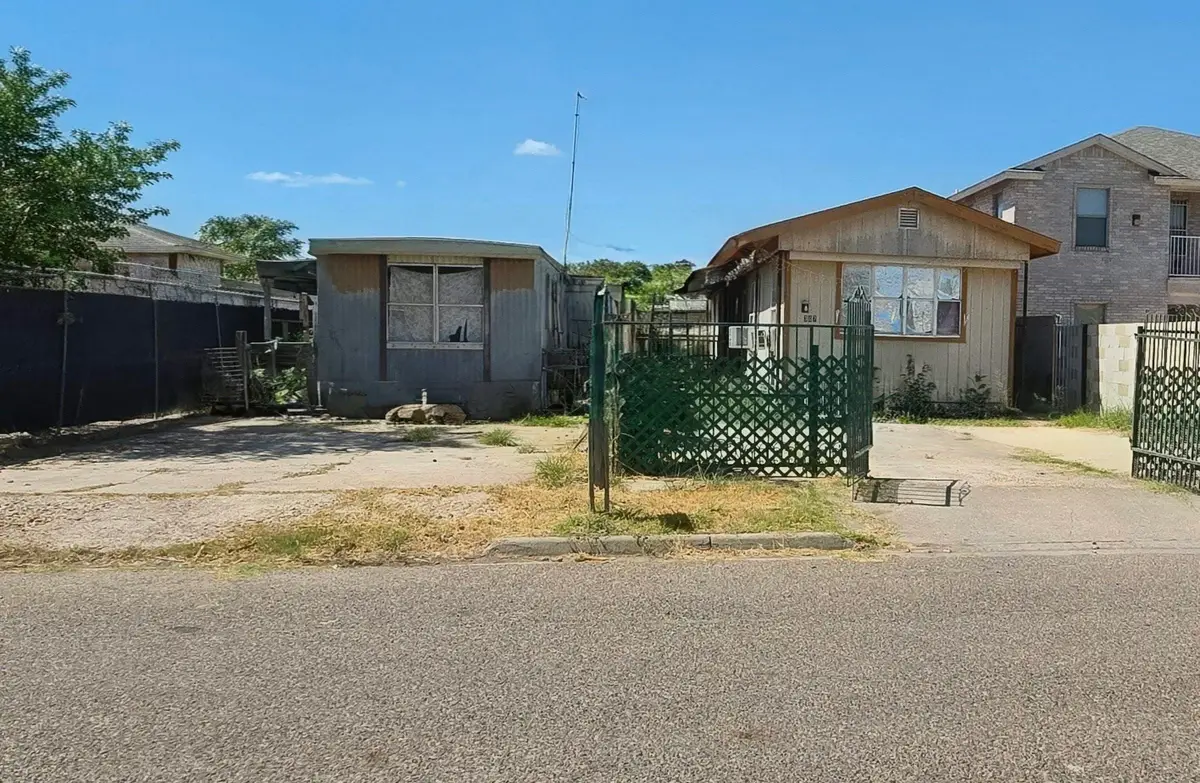 307 (1/2) W Sycamore St, Laredo, TX 78041 - #1